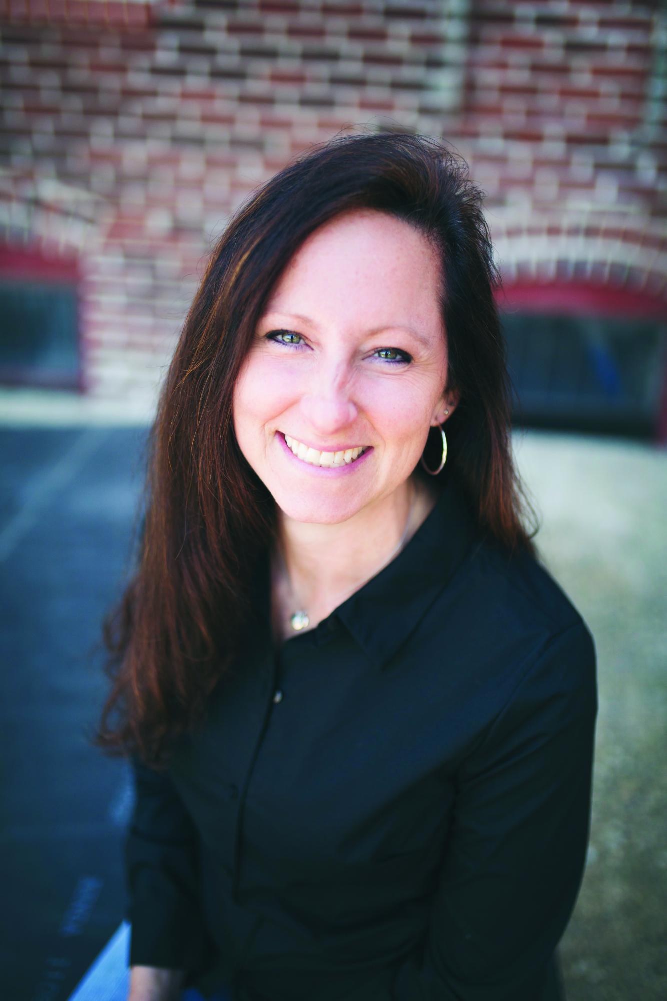 Headshot of teaching artist Lisa M. Bolt Simons